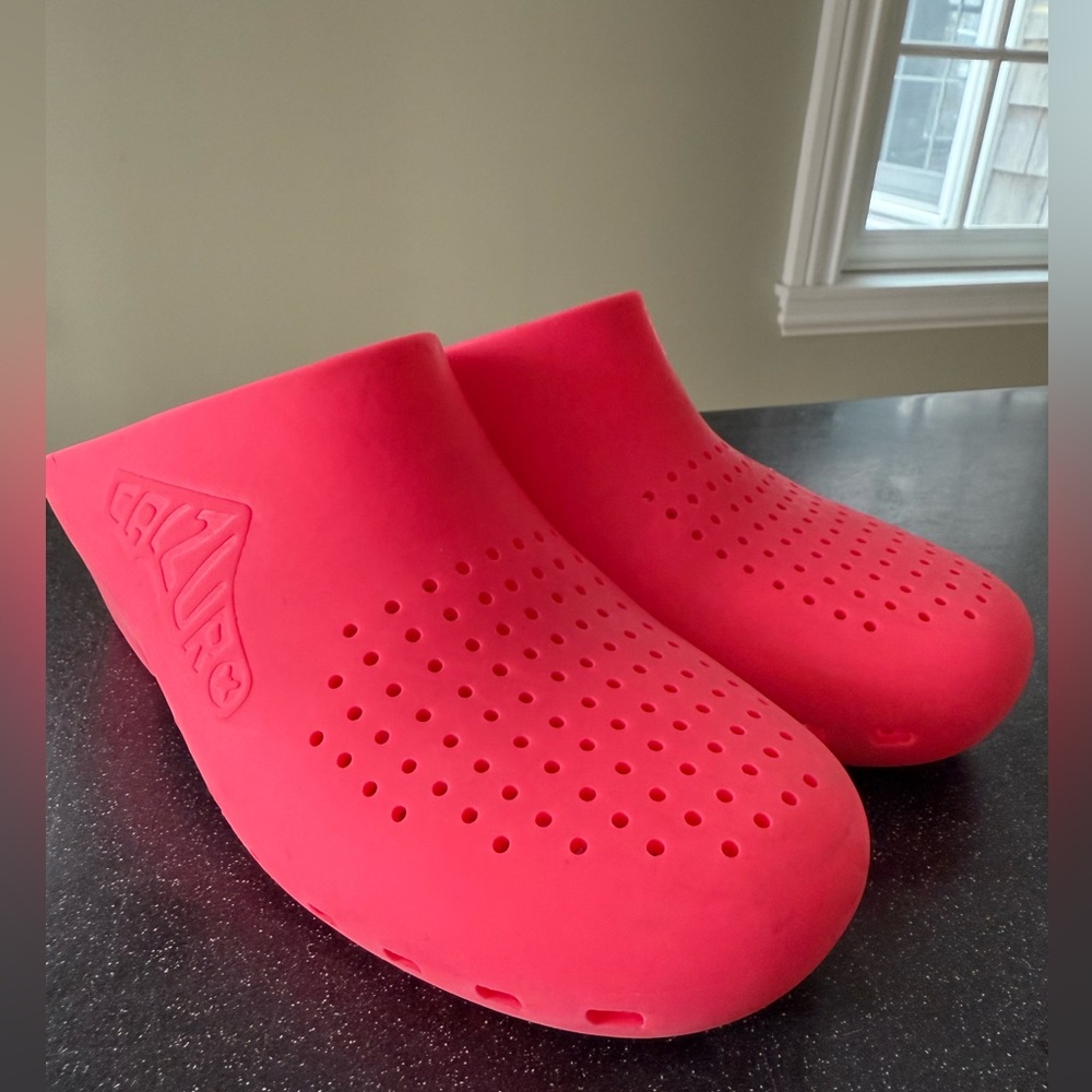 Hot Pink Calzuro Clogs with ventilation 37/38